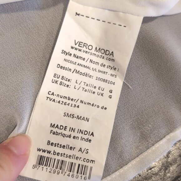 3/$20 Vero Moda Sheer Sleeveless Blouse Buttoned White Leopard Collar Size Large - Picture 9 of 9